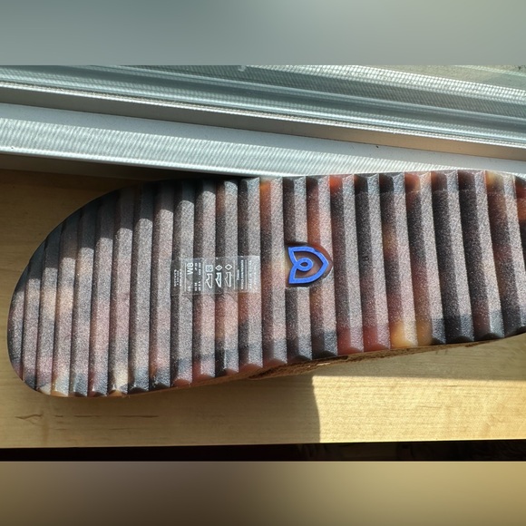 Rothy’s buckle clog in color Wren. Women’s size 8. Brand new with box. - Picture 6 of 6